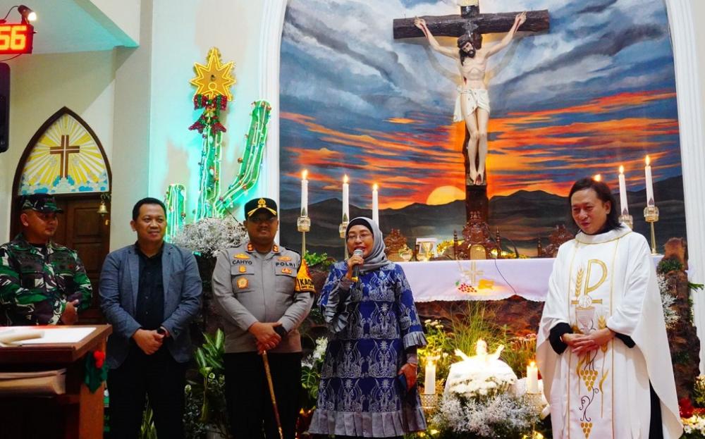 Malam Misa, Pj Bupati Batang Bersama Forkopimda Tinjau Perayaan Natal