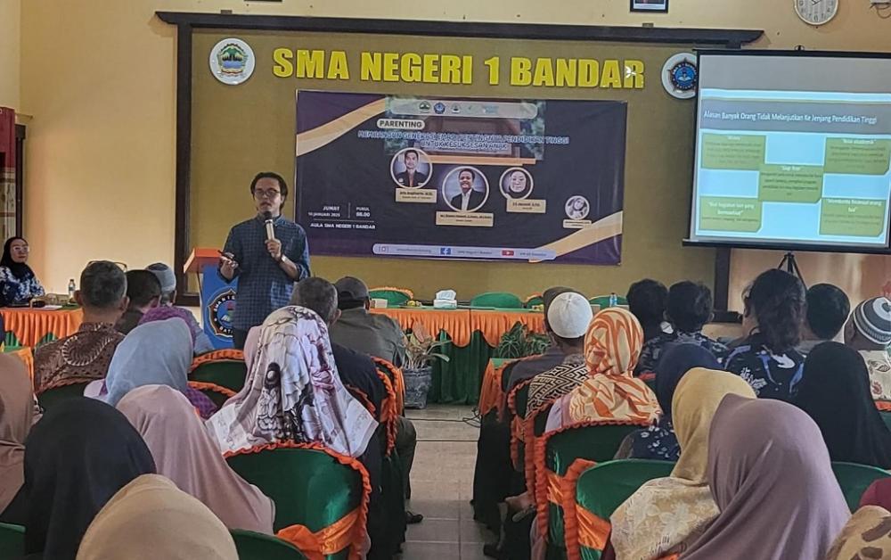 Pentingnya Pendidikan Tinggi dalam Kesuksesan Anak