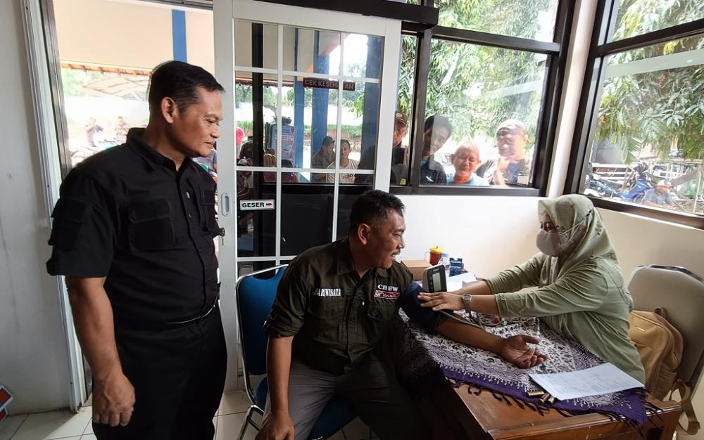 PERIKSA KESEHATAN PENGEMUDI TRUK