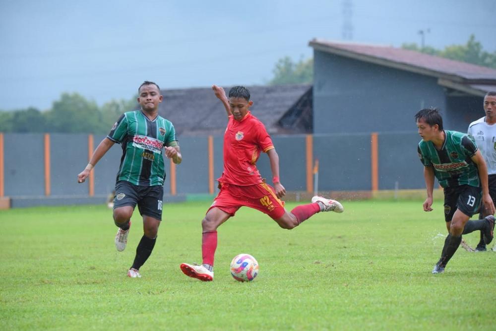 Bermain Dengan Hujan Lebat Persibat Taklukkan Tuan Rumah Bintang Timur 4-1