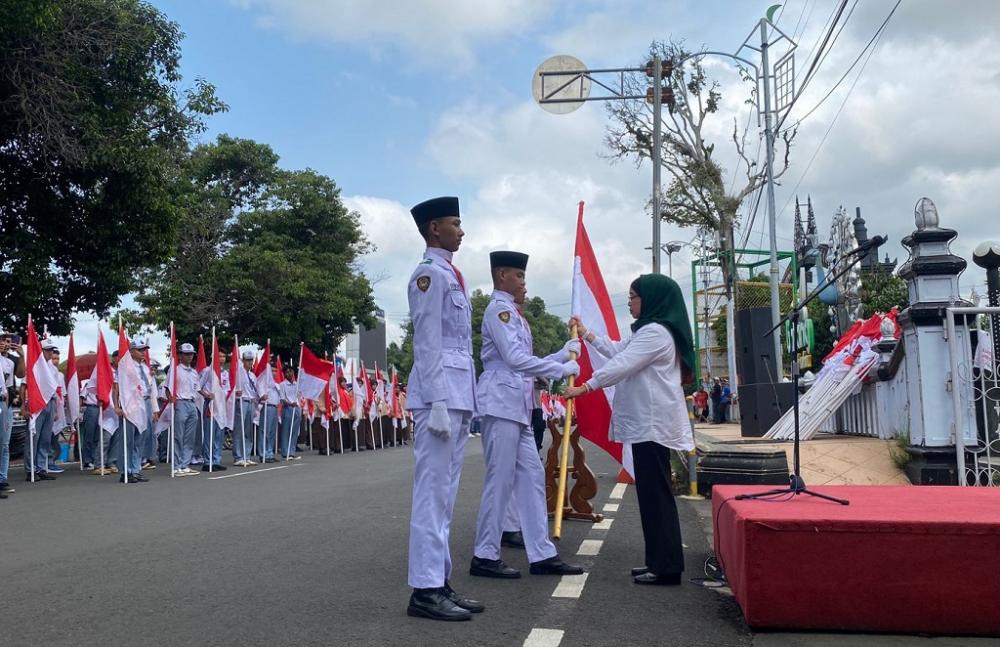 Haul Kiai Surgi, 1.378 Pasukan Kirab Bentangkan Bendera Merah Putih Sepanjang 250 Meter