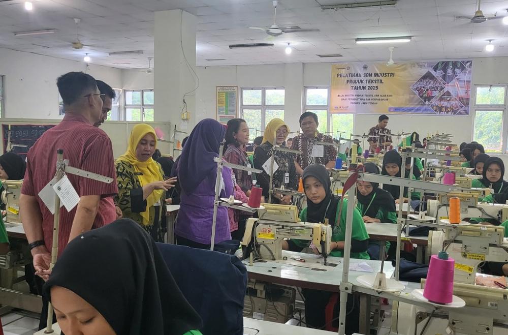 SMA Bandar dan Disperindag Jateng Salurkan Alumni ke KITB