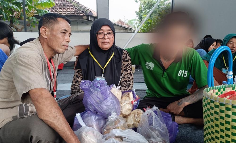 Bikin Haru, WBP Diberi Kesempatan Bukber Bareng Keluarga