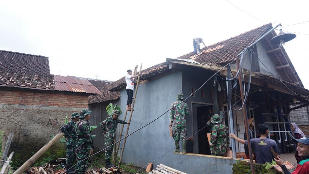 REHAB ATAP RUMAH RUSAK
