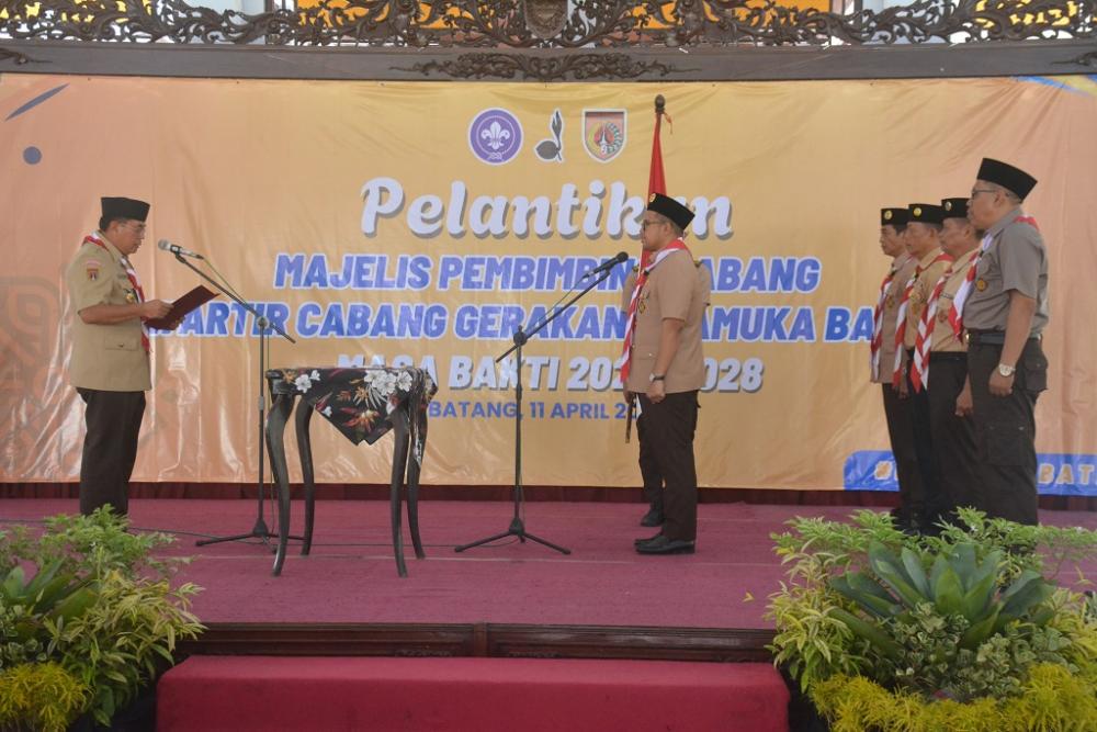 Dikukuhkan Kamabicab, Bupati Batang Upayakan Penguatan Fondasi Kepramukaan