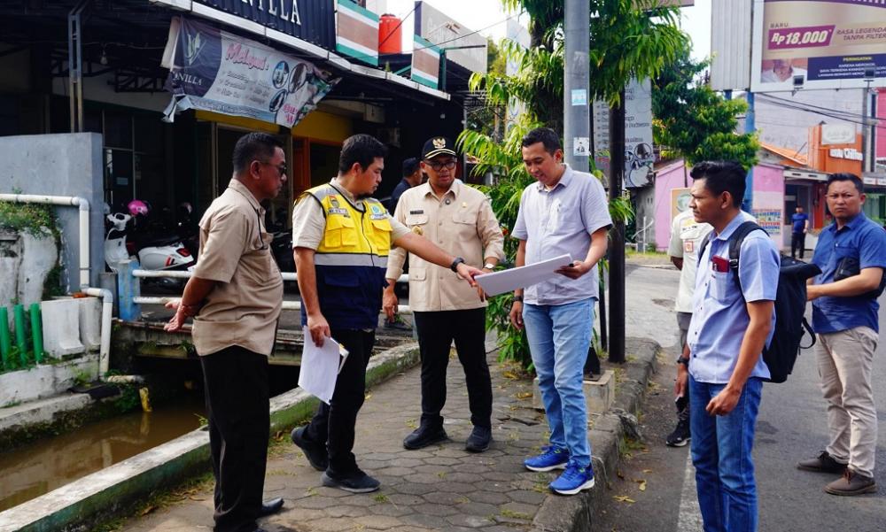 Ingin Tata Kota Bagus, Bupati Batang Bangun Trotoar Sistem Pengaturan Kabel Bawah Tanah