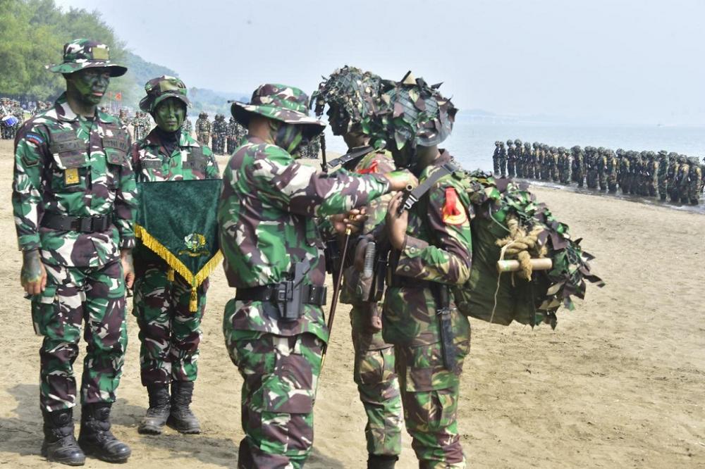 Tuntaskan Latihan Tempur di Batang, Taruna Akmil Tingkat II Sandang Brevet Pramuka Yudha