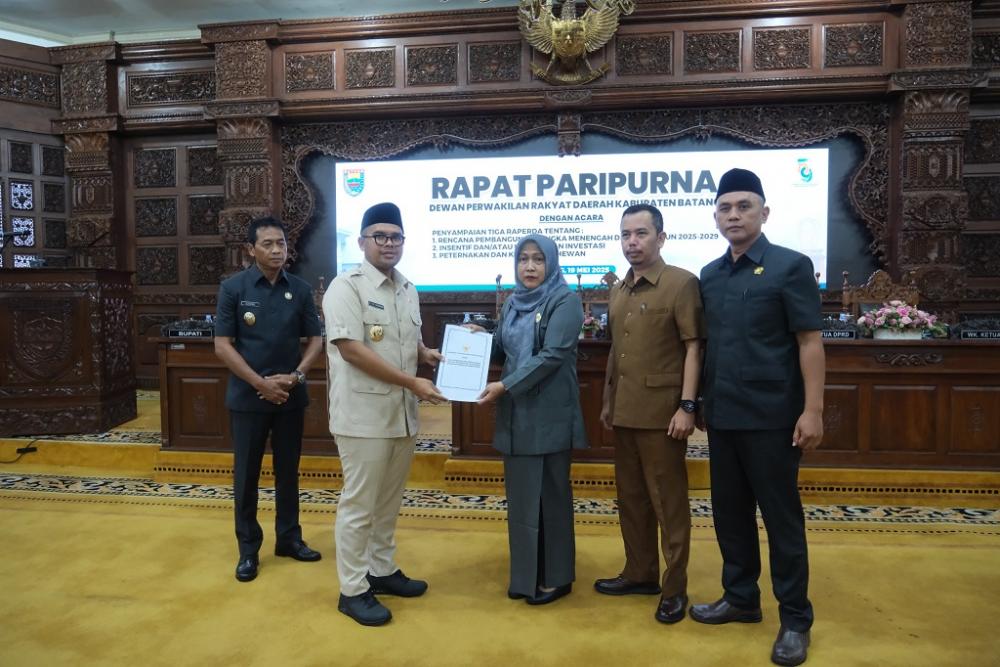 Bupati Batang Sampaikan Tiga Raperda Strategis di Rapat Paripurna DPRD