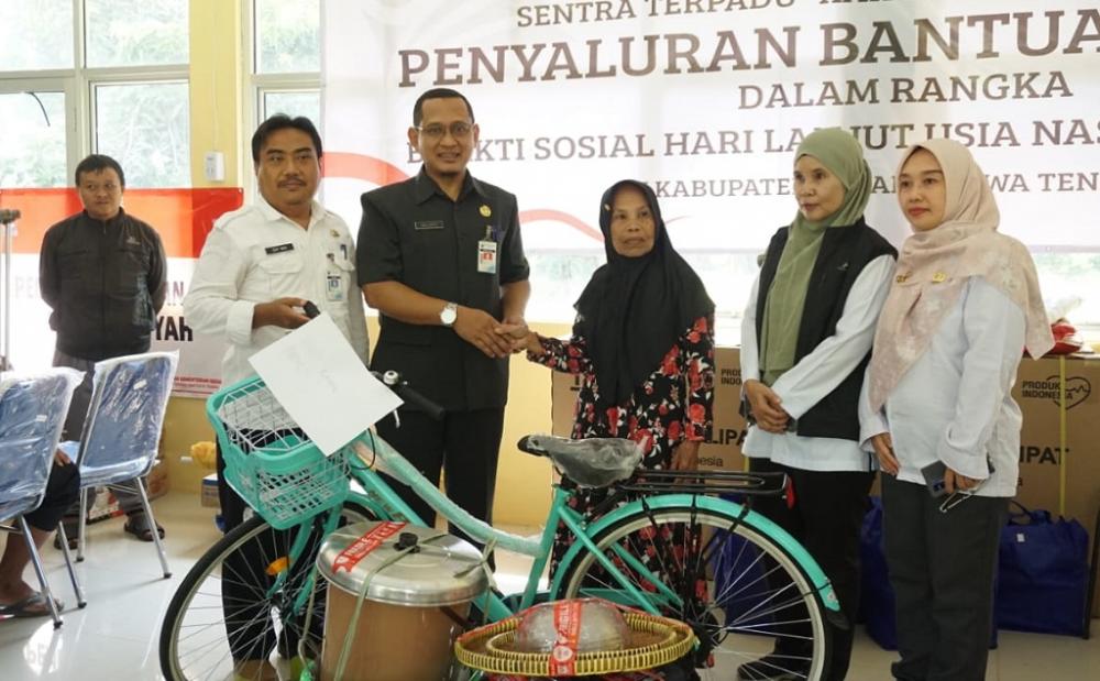 Pemkab Batang Salurkan Bantuan Atensi Dari Sentra Terpadu Kartini Temanggung