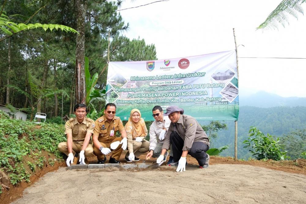Peduli DAS Lestari, Bhimasena Resmikan Paving Berbahan FABA PLTU Batang di Desa Tombo