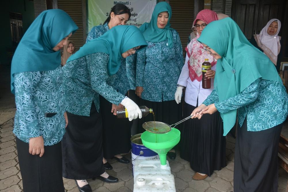 TUANG MINYAK JELANTAH