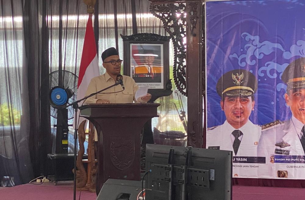 Bupati Batang Berikan Hadiah Motor Kepada Desa Tercepat Bayar Pajak