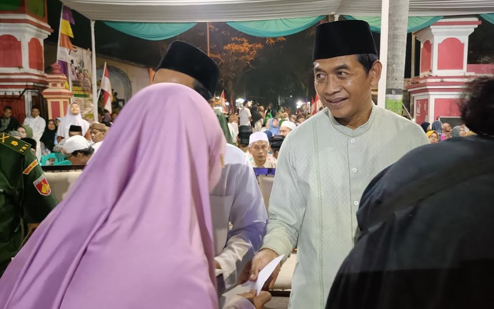 Rayakan Lebaran Yatim, Wabup Suyono Santuni Warga Prosel