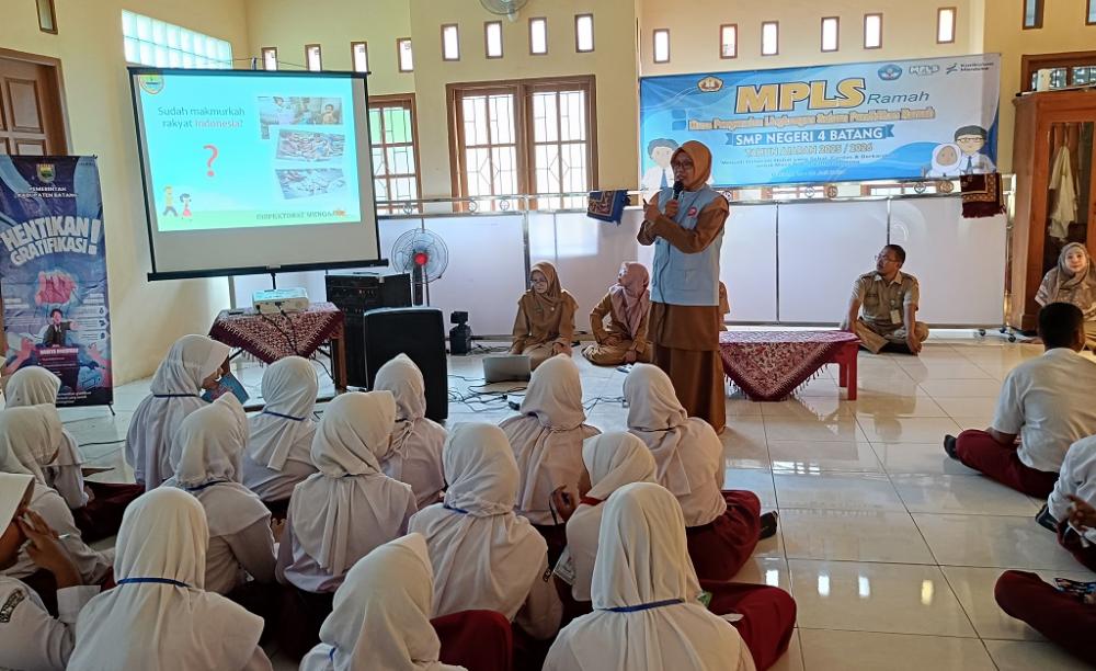 Jadi Pemateri MPLS, Inspektorat Batang Kenalkan Pendidikan Antikorupsi