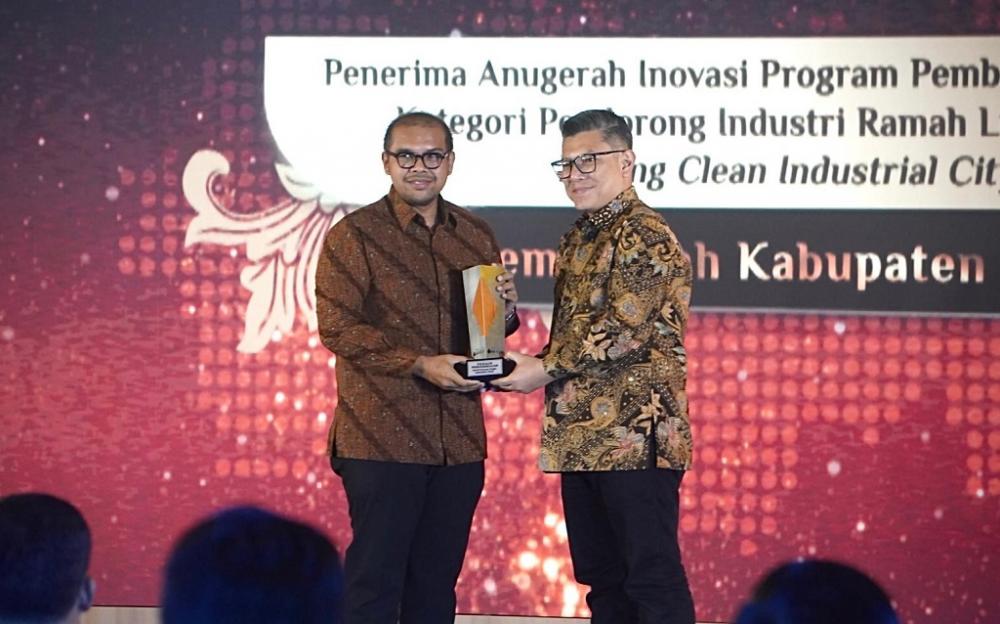 Bupati Batang Raih Penghargaan Detik Jateng-Jogja Award 2025 Dorong Industri Ramah Lingkungan