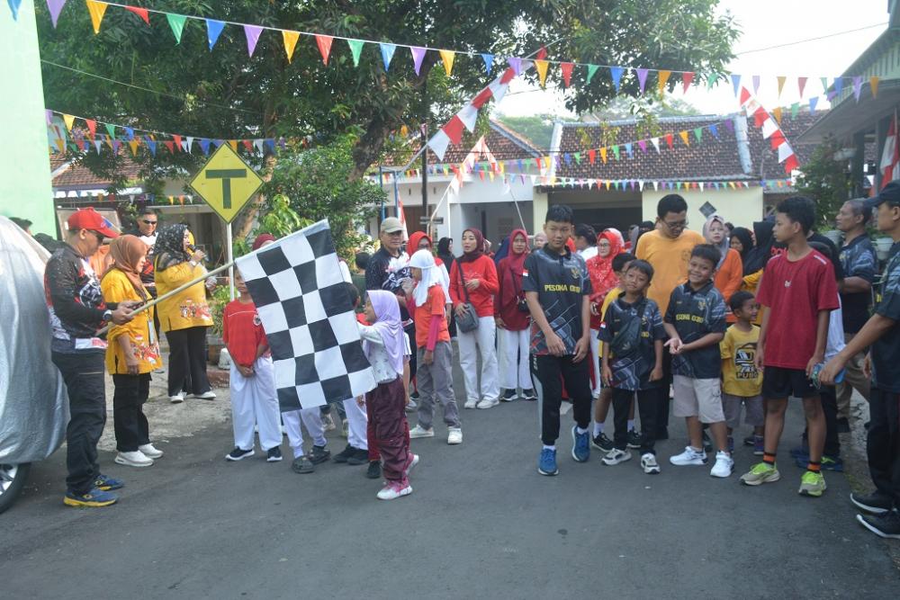 Meriahkan HUT Ke-80 RI, Warga Pesona Griya Batang 0310 Gelar Jalan Sehat dan Lomba