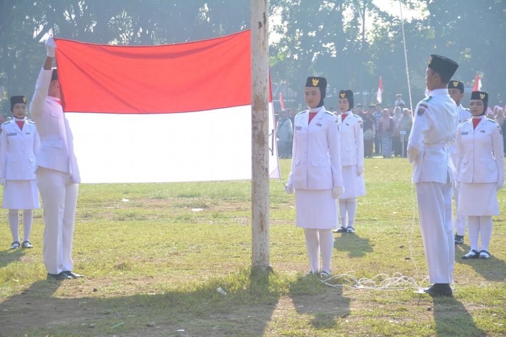 KIBARKAN BENDERA MERAH PUTIH