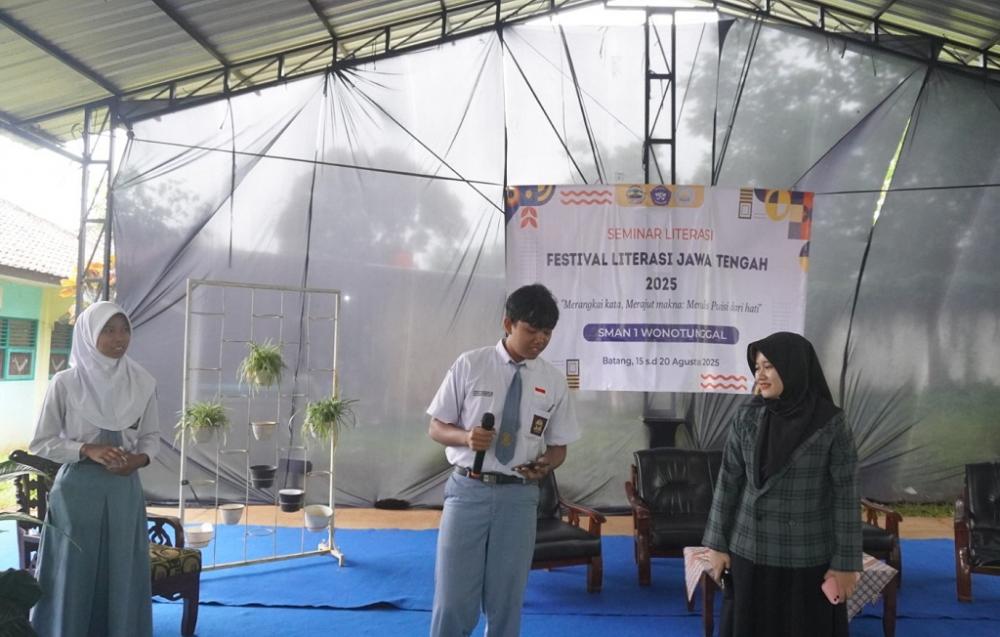 Ajak Pelajar Cakap Berliterasi, SMA Wonotunggal Hadirkan Sastrawan