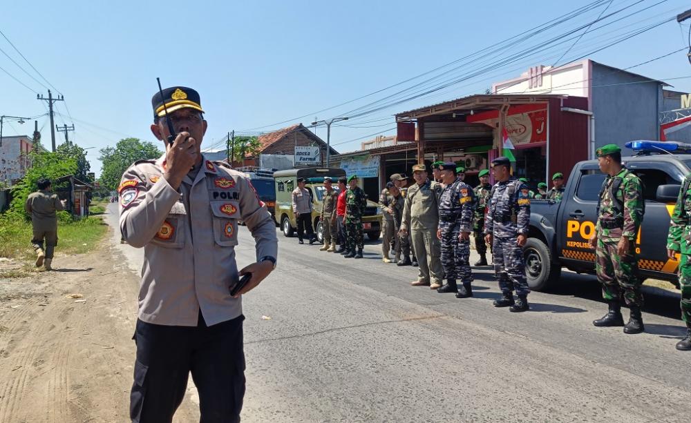 Pastikan Situasi Kondusif, Personel Gabungan Sisir Wilayah Perbatasan