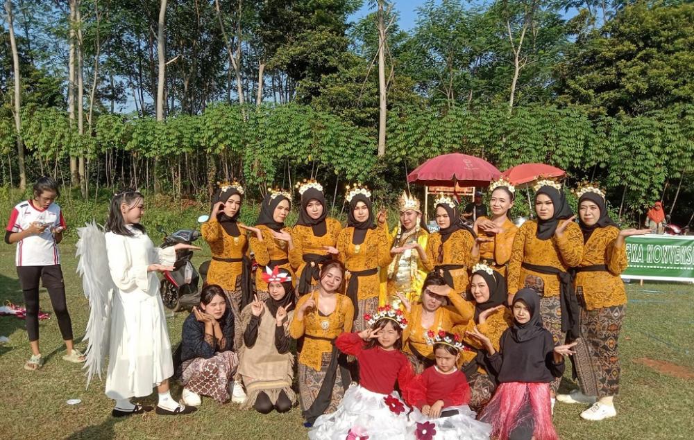 Lautan Warna Meriahkan Karnaval Spektakuler Dukuh Seprih