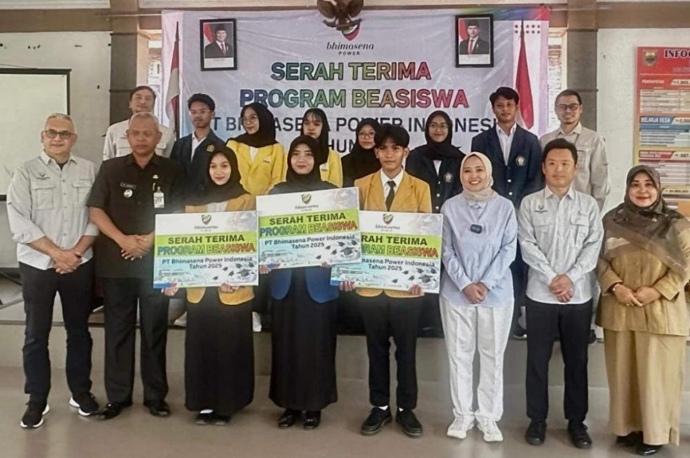 BPI Serahkan Beasiswa untuk 3 Siswa Berprestasi di Batang