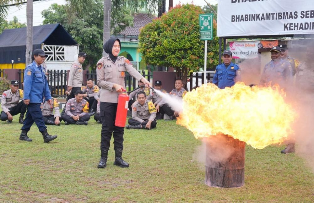 Bhabinkamtibmas Batang Digembleng Jadi Polisi Penolong