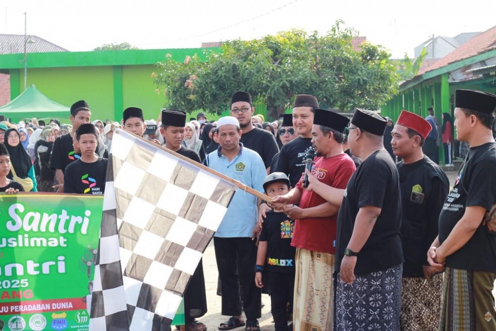 Hari Santri, MWC NU Batang Jalan Sehat Sarungan