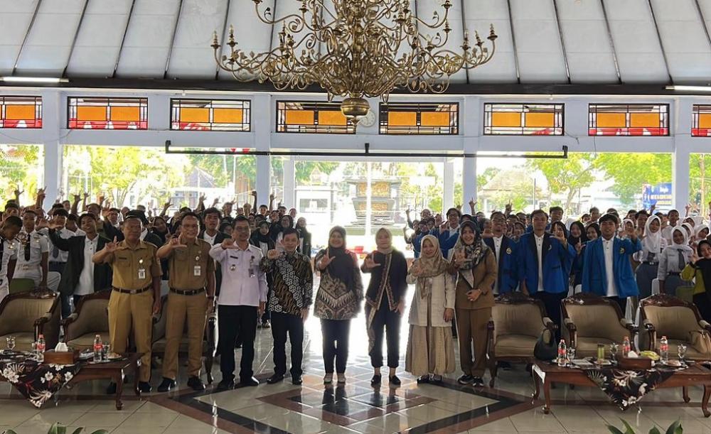 Literasi BI, Bekali Gen Z Batang Jadi Pribadi Tangguh