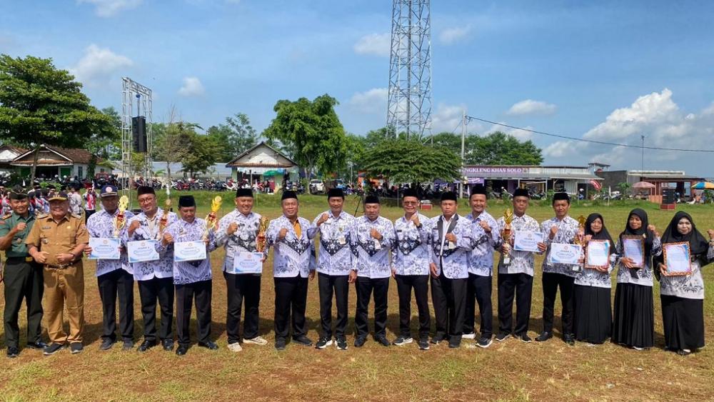 Pemkab Batang Salurkan Beasiswa untuk 15 Guru PAUD, Masing-masing Rp 5 Juta