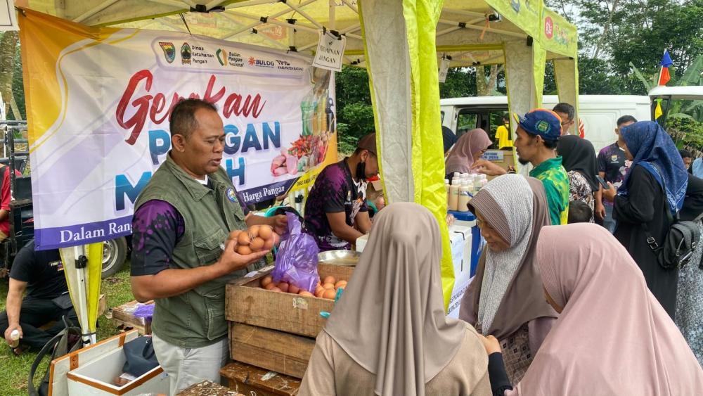 Dispaperta Batang Habiskan Sembako Murah Dalam Program Sambang Desa