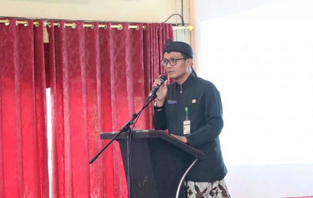 Pemkab Batang Salurkan 155 Beasiswa, Tegaskan Komitmen Tingkatkan Kualitas SDM