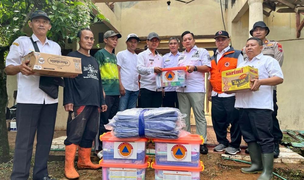 Lima Rumah Warga Rusak, BPBD dan PMI Batang Salurkan Bantuan Rp15 Juta dan Peralatan