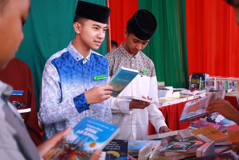 STAND BUKU ALQURAN