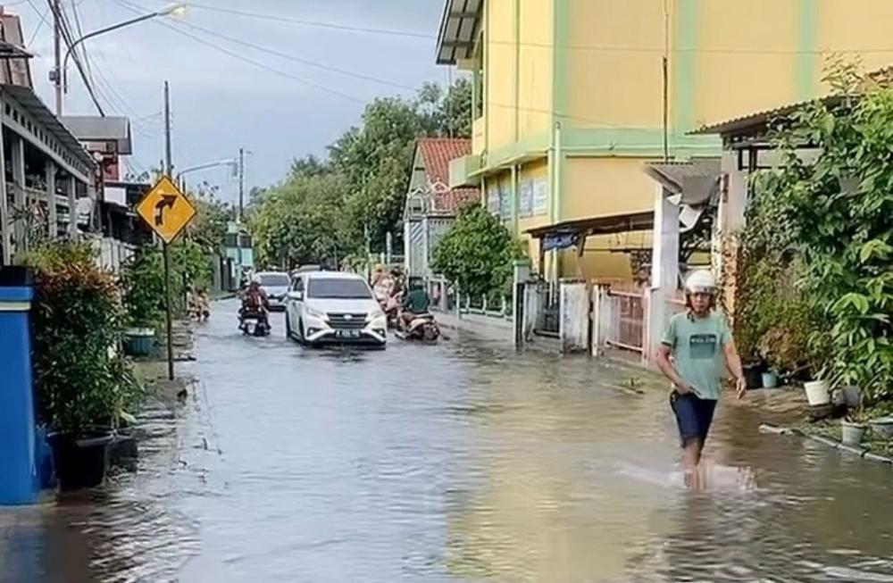 Hujan Deras Picu Longsor dan Banjir di Batang, Ribuan Warga Terdampak