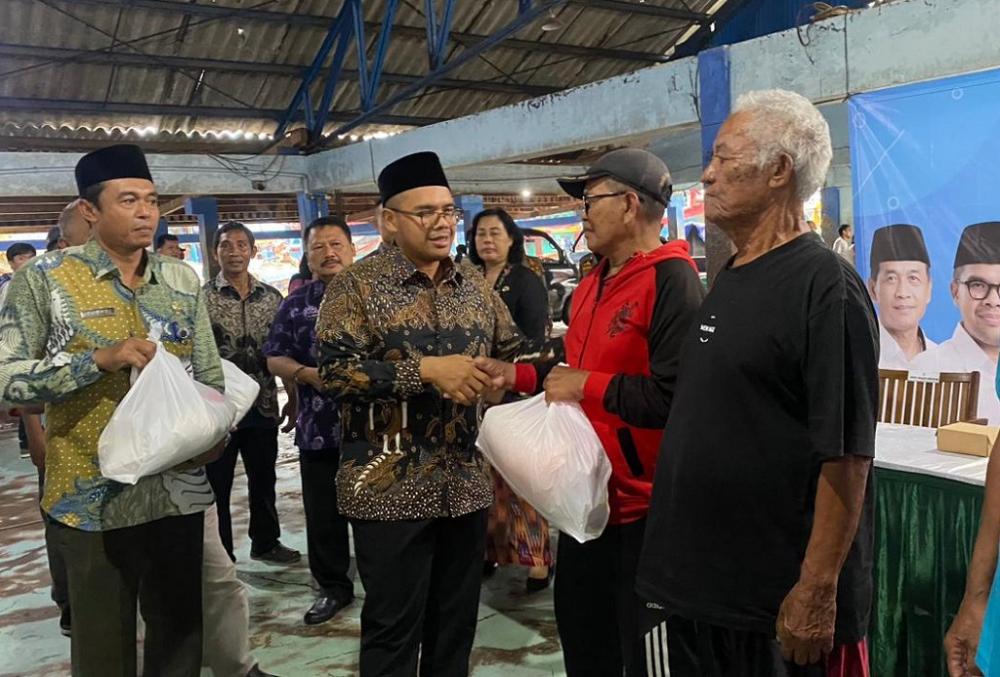 Terdampak Cuaca Ekstrem, Pemkab Batang Salurkan Bantuan Pangan untuk Ribuan Nelayan