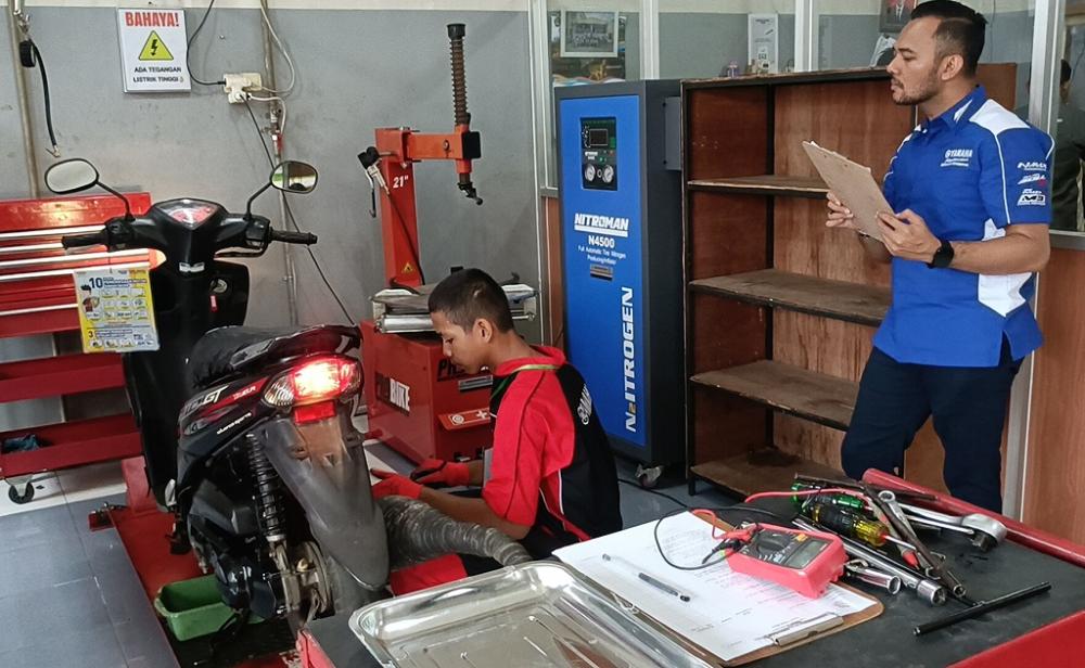 Kompetisi Otomotif SMK, Cetak Mekanik Andal di Batang