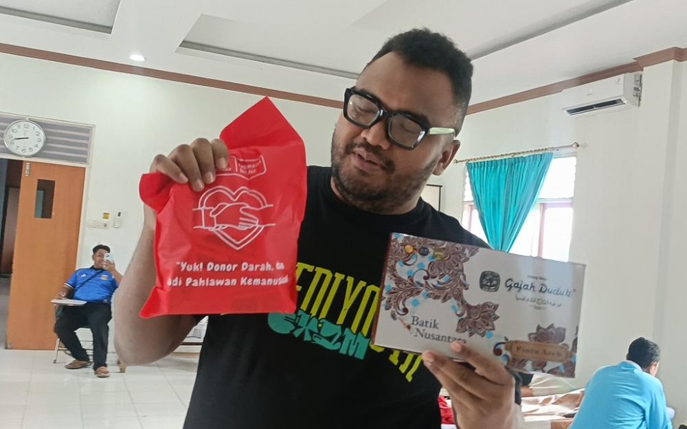 Donor Bonus Sarung, Upaya PMI Batang Cukupi Suplai Darah