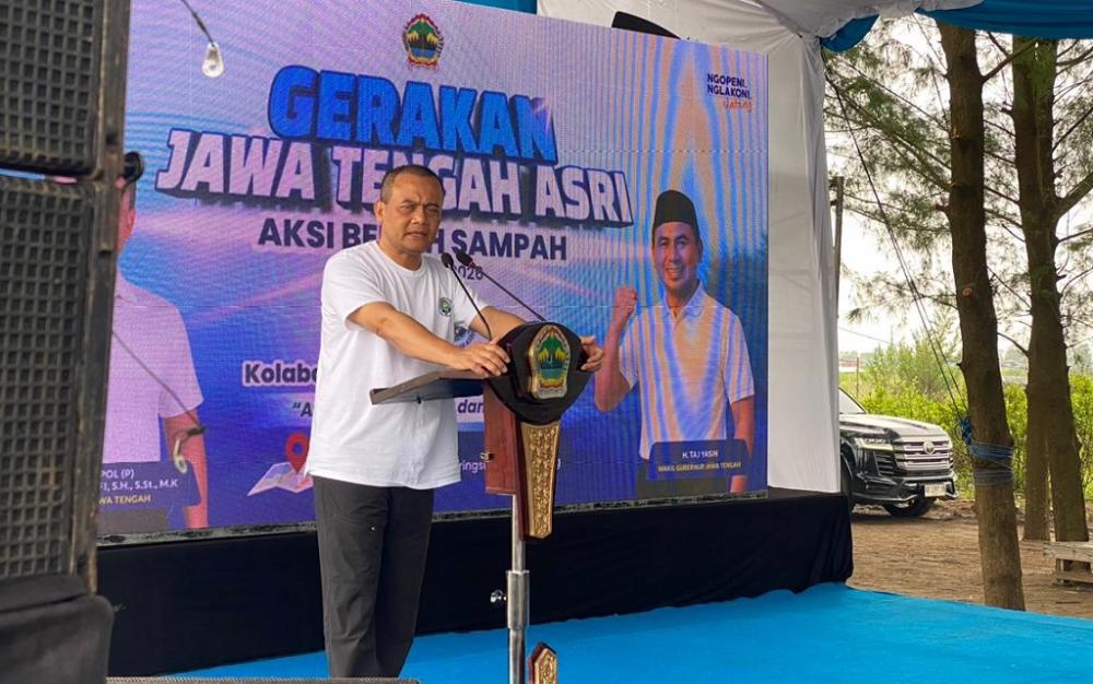 Aksi Bersih Pantai Jodo, Jateng Kejar Target Zero Sampah 2029