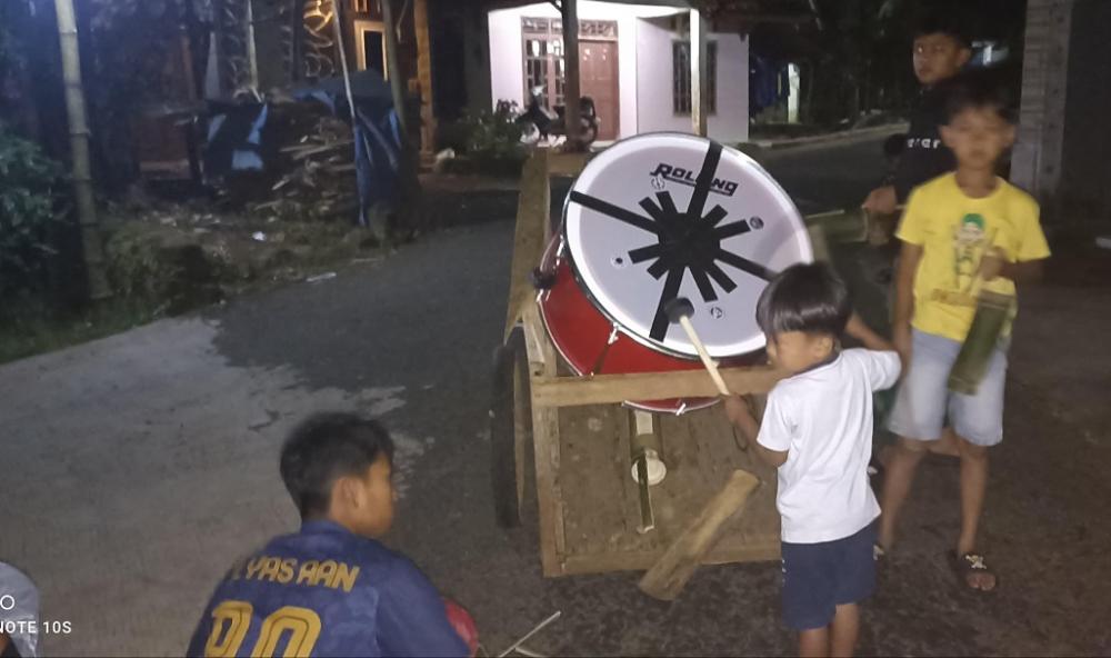 Meriahkan Ramadan, Warga Banyuanyar Rutin Patroli Kampung
