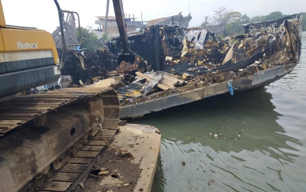 Penutuhan Kapal KM Dua Putra Sesuai Standar Lingkungan untuk Jaga Ekosistem Sungai Sambong