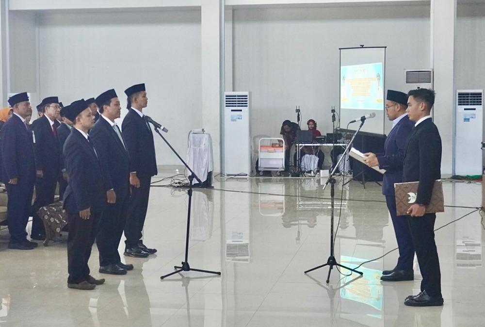 Pemkab Batang Lantik 128 Kepala Sekolah Baru, Bupati Tekankan Peran Inovasi Pendidikan