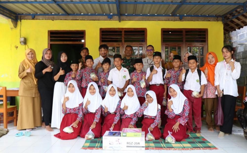 PLTU Batang Salurkan Bantuan Alat Kesehatan dan 500 Paket PMT