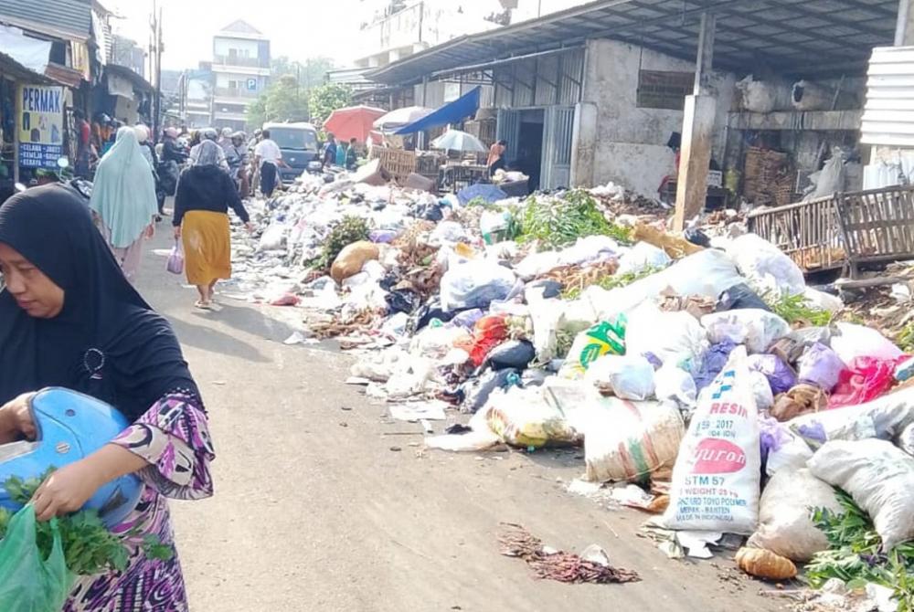 Hanya Libur Saat Salat Ied, Pasukan Kuning Kerja Ekstra Saat Sampah Melambung