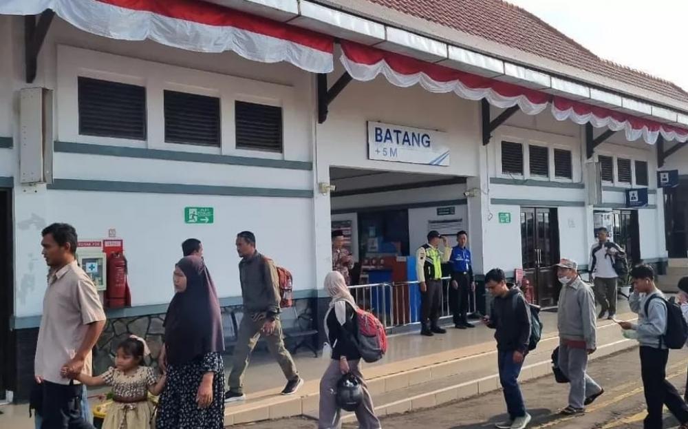 Hari Terakhir Libur Lebaran, Arus Balik di Stasiun Batang Masih 