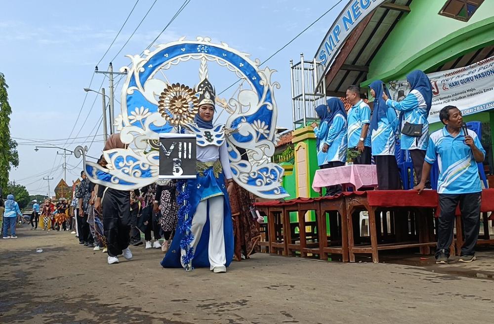 RAGAM KOSTUM BERKARAKTER