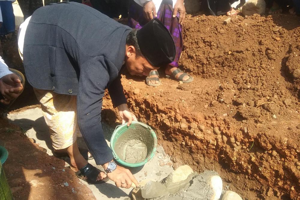 Bekerja Melayani Masyarakat Sesuai Aturan