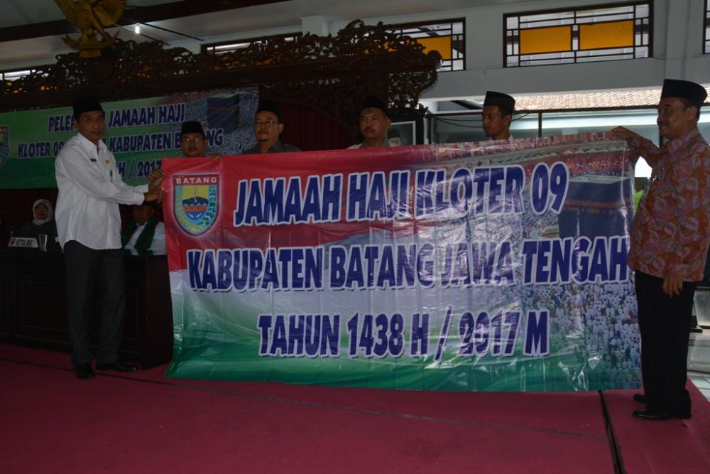 Calhaj Muda Membantu Calhaj Tua