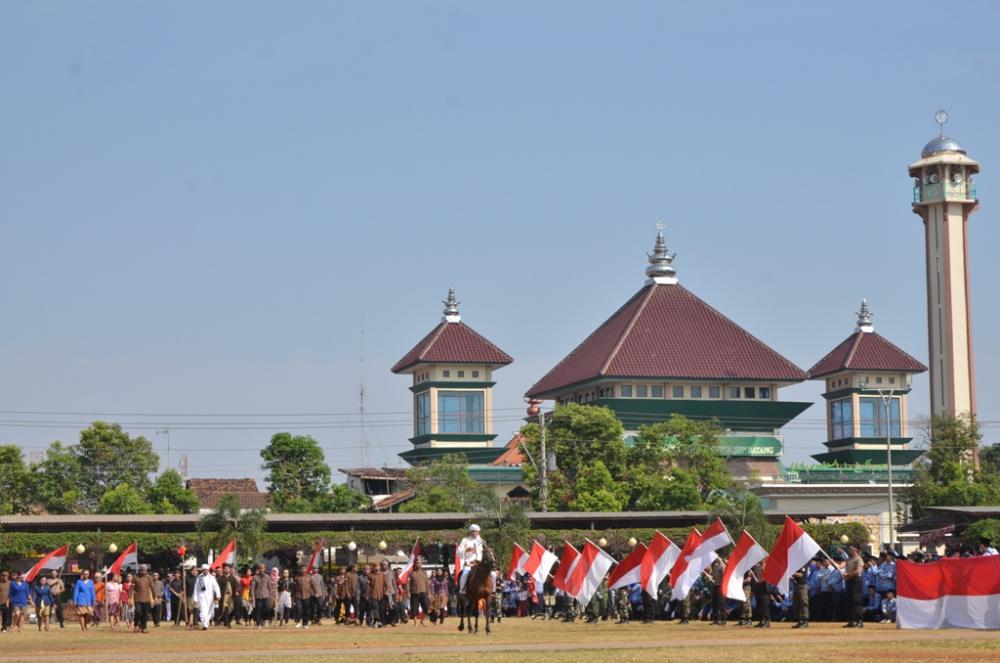 Drama Kolosal Perang Diponegoro Ramaikan Upacara Bendera Detik-Detik Proklamasi