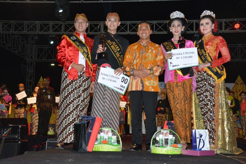 Ricky dan  Asih Mei Purwanti Jadi Mas dan Mbak Duta Wisata Batang 2017