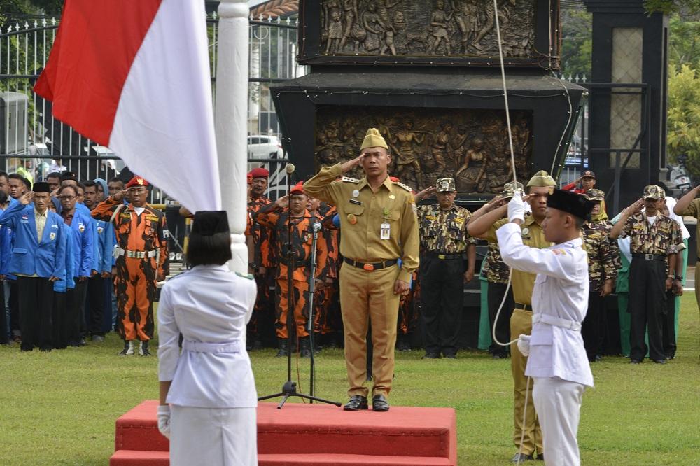 Hari Sumpah Pemuda, 110 ASN Batang Menerima Penghargaan Satya Lencana Karya Satya